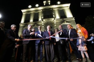 En bulevar Gálvez y Güemes La Casa de la Cultura reabrió sus puertas a todos los santafesinos - El gobernador encabezó el acto de inauguración de las remodelaciones de la Casa de la Cultura. La Casa de la Cultura reabrió sus puertas a todos los santafesinos - El gobernador encabezó el acto de inauguración de las remodelaciones de la Casa de la Cultura.