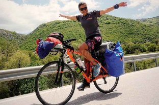 Ivana Lovatto atraviesa Grecia La ciclista santafesina por la ruta de la seda suma una cruzada solidaria - Ivana Lovatto. Tiene 27 años, es oriunda de Los Corralitos y antes de partir a Europa vivía en Santa Fe, donde ejercía como bioquímica. Seguila en yendoenbici.com.ar. La ciclista santafesina por la ruta de la seda suma una cruzada solidaria - Ivana Lovatto. Tiene 27 años, es oriunda de Los Corralitos y antes de partir a Europa vivía en Santa Fe, donde ejercía como bioquímica. Seguila en yendoenbici.com.ar.