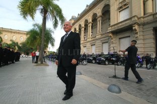 Repercusiones en Santa Fe Lavagna candidato: Lifschitz se entusiasma con la tercera opción - "Necesitamos darle al país la impronta que tiene la provincia de Santa Fe; una impronta de políticas de Estado priorizando lo social, las necesidades de la gente". Lavagna candidato: Lifschitz se entusiasma con la tercera opción - "Necesitamos darle al país la impronta que tiene la provincia de Santa Fe; una impronta de políticas de Estado priorizando lo social, las necesidades de la gente".