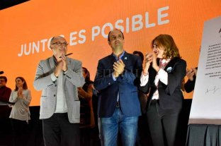 Para obras y acciones en la capital y el área metropolitana Corral firmó el Acuerdo Capital 2019-2023 - "Nos comprometemos a desplegar todo el potencial de la capital", dijo Corral ante su gente en el marco de la firma del Acuerdo. Corral firmó el Acuerdo Capital 2019-2023 - "Nos comprometemos a desplegar todo el potencial de la capital", dijo Corral ante su gente en el marco de la firma del Acuerdo.