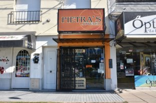 En Aristóbulo del Valle 6400 Cuantioso golpe en una joyería - Osadía. El atraco se consumó a media tarde, en momentos que había gran cantidad de gente en el paseo comercial. Cuantioso golpe en una joyería - Osadía. El atraco se consumó a media tarde, en momentos que había gran cantidad de gente en el paseo comercial.