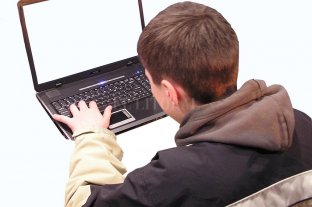 Delito de grooming Imputaron a la docente que envió un video de contenido sexual a un alumno menor de edad - Imputaron a la docente que envió un video de contenido sexual a un alumno menor de edad -
