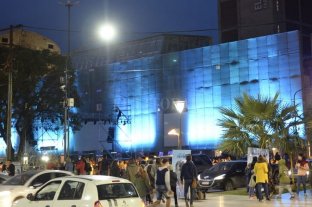 En bulevar y Pedro Vittori Una "sinfonía azul" dio la bienvenida a los nuevos espacios de "El Molino" - Una "sinfonía azul" dio la bienvenida a los nuevos espacios de "El Molino" -