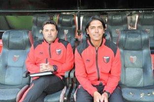 Sólo faltaba la confirmación oficial Pablo Bonaveri, el elegido para conducir a la Reserva de Colón - Otro Pablo. Bonaveri (izquierda) fue ayudante de Marcelo Goux en la Reserva de Colón. Ahora será el DT de la categoría que sucede a la Primera de Lavallén. Pablo Bonaveri, el elegido para conducir a la Reserva de Colón - Otro Pablo. Bonaveri (izquierda) fue ayudante de Marcelo Goux en la Reserva de Colón. Ahora será el DT de la categoría que sucede a la Primera de Lavallén. -