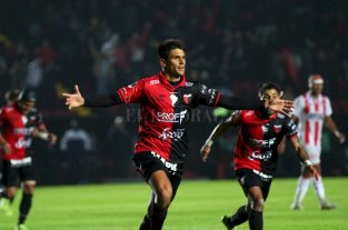 Legui le habría ganado la pulseada al colombiano Lavallén confiaría en Leguizamón para dar vuelta la serie - Leguizamón, festejando el gol que marcó frente a River Plate de Uruguay. Lavallén confiaría en Leguizamón para dar vuelta la serie - Leguizamón, festejando el gol que marcó frente a River Plate de Uruguay.