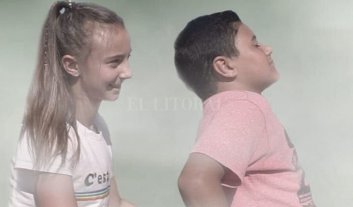 Una película sancarlina que promueve la inclusión Ojos que no ven, corazones que sienten - Los protagonistas del film son alumnos de una escuela de San Carlos Centro, que compartieron mucho tiempo con personas ciegas para moldear sus actuaciones. Ojos que no ven, corazones que sienten - Los protagonistas del film son alumnos de una escuela de San Carlos Centro, que compartieron mucho tiempo con personas ciegas para moldear sus actuaciones.