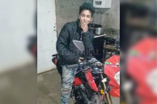 Muerte en Colastiné El trágico laberinto de "Apolo" - Una de las últimas imágenes que se conoce de Rubén "Apolo" Mendoza, antes de su desaparición. El trágico laberinto de "Apolo" - Una de las últimas imágenes que se conoce de Rubén "Apolo" Mendoza, antes de su desaparición.