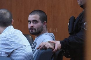 Audiencia imputativa El presunto violador serial de Rosario se negó a declarar y le dictaron preventiva por dos años - El joven de 24 años acusado de haber cometido al menos ocho violaciones a mujeres en Rosario se negó hoy a declarar y la jueza de la causa le dictó la prisión preventiva. El presunto violador serial de Rosario se negó a declarar y le dictaron preventiva por dos años - El joven de 24 años acusado de haber cometido al menos ocho violaciones a mujeres en Rosario se negó hoy a declarar y la jueza de la causa le dictó la prisión preventiva.