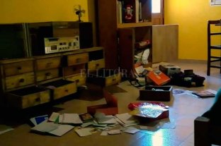 Ladrones con sed Desvalijaron una casa y antes de fugar tomaron whisky, cervezas y aperitivos - El estado en que quedaron los ambientes tras el paso de los ladrones. Desvalijaron una casa y antes de fugar tomaron whisky, cervezas y aperitivos - El estado en que quedaron los ambientes tras el paso de los ladrones.