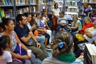 Hasta ahora funciona en la vecinal Central Guadalupe La biblioteca popular Bayer pide ayuda para no quedar en la calle - Hacinados. El salón donde funciona hoy la biblioteca tiene 5 por 3 metros, no tiene baño y hay libros guardados en cajas por falta de espacio. La biblioteca popular Bayer pide ayuda para no quedar en la calle - Hacinados. El salón donde funciona hoy la biblioteca tiene 5 por 3 metros, no tiene baño y hay libros guardados en cajas por falta de espacio.