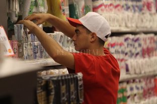 Incluirá unas 2 mil variedades de los 14 productos del listado La rebaja del IVA rige desde este sábado en los supermercados de la ciudad - "Sin IVA". Los productos alcanzados por el decreto presidencial estarán identificados en la góndola con cartelería especialmente diseñada. La rebaja del IVA rige desde este sábado en los supermercados de la ciudad - "Sin IVA". Los productos alcanzados por el decreto presidencial estarán identificados en la góndola con cartelería especialmente diseñada.
