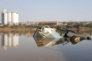 En el Dique II Detalles del hundimiento de la casa flotante en el Puerto de Santa Fe - Detalles del hundimiento de la casa flotante en el Puerto de Santa Fe -
