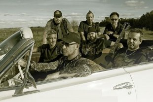 El viernes, en Island Corp Una gira hasta la madrugada - En la ruta: Rolo Sartorio al volante de este viaje que recorre las rutas argentinas y del exterior. Una gira hasta la madrugada - En la ruta: Rolo Sartorio al volante de este viaje que recorre las rutas argentinas y del exterior.