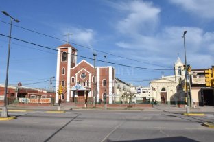 Vino el jueves y ¿se fue? Aseguran que el cura chileno acusado de abuso sexual ya no está en Santa Fe - La parroquia Nuestra Señora del Tránsito, donde estuvo al menos el jueves. Dicen que allí fue trasladado, pero en la institución católica lo desmienten. Aseguran que el cura chileno acusado de abuso sexual ya no está en Santa Fe - La parroquia Nuestra Señora del Tránsito, donde estuvo al menos el jueves. Dicen que allí fue trasladado, pero en la institución católica lo desmienten.