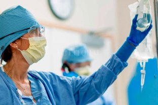 Tras la escalada del dólar Preocupa en Santa Fe el aumento de insumos médicos en clínicas y sanatorios - El suero. Un elemento indispensable en el ámbito de la salud. Cada sachet, ahora cuesta el doble de lo que estaba hasta el lunes 12 de agosto. Preocupa en Santa Fe el aumento de insumos médicos en clínicas y sanatorios - El suero. Un elemento indispensable en el ámbito de la salud. Cada sachet, ahora cuesta el doble de lo que estaba hasta el lunes 12 de agosto.