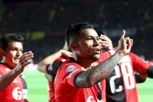 Lo citaría el DT de Colombia ¿Wilson Morelo a la Selección? - ¡6 goles en 8 juegos! Además de haber sido goleador de la anterior Copa Libertadores y de tener más de 20 goles en torneos continentales de clubes, Wilson Morelo presentó credenciales en Colón. Abrió la serie contra el Zulia de Venezulea y ganó con un doblete el partido ante Gimnasia. ¿Nace un nuevo ídolo sabalero a fuerza de goles?. ¿Wilson Morelo a la Selección? - ¡6 goles en 8 juegos! Además de haber sido goleador de la anterior Copa Libertadores y de tener más de 20 goles en torneos continentales de clubes, Wilson Morelo presentó credenciales en Colón. Abrió la serie contra el Zulia de Venezulea y ganó con un doblete el partido ante Gimnasia. ¿Nace un nuevo ídolo sabalero a fuerza de goles?.