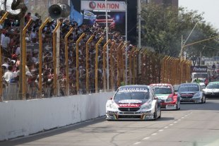 En medio de la crisis La cancelación del Súper TC 2000 impacta en el bolsillo de hoteleros y gastronómicos - Masivo. Las tribunas atestadas de público, símbolo del gran movimiento que despierta la carrera en la ciudad todos los años, esta vez ausente. La cancelación del Súper TC 2000 impacta en el bolsillo de hoteleros y gastronómicos - Masivo. Las tribunas atestadas de público, símbolo del gran movimiento que despierta la carrera en la ciudad todos los años, esta vez ausente.