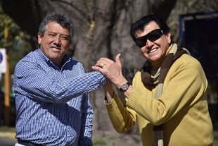 Esta noche, por Telefe Santa Fe Dos potencias se saludan - Viejos amigos: Pepe y Pipi compartieron muchas conversaciones sobre otros tiempos, y decidieron recordar junto a los espectadores, recurriendo a los archivos de ambos. Dos potencias se saludan - Viejos amigos: Pepe y Pipi compartieron muchas conversaciones sobre otros tiempos, y decidieron recordar junto a los espectadores, recurriendo a los archivos de ambos.