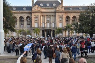 Multitudinarias muestras de apoyo Marchas de apoyo en todo el país: Macri saludó desde el balcón de Casa Rosada - Marchas de apoyo en todo el país: Macri saludó desde el balcón de Casa Rosada -