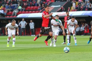 Colón venció a San Lorenzo 2 a 1 Dos "avivadas" para ganar un partido "chivo" - Saltito del Pulga Rodríguez para patear el penal. Dos "avivadas" para ganar un partido "chivo" - Saltito del Pulga Rodríguez para patear el penal.