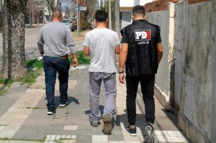 En Esperanza Contrató sicarios para terminar con el embarazo de su amante - Para la fiscalía, se presume que los supuestos asaltantes fueron contratados por el acusado, que fue detenido el domingo en su casa de la localidad de Pujato Norte. Contrató sicarios para terminar con el embarazo de su amante - Para la fiscalía, se presume que los supuestos asaltantes fueron contratados por el acusado, que fue detenido el domingo en su casa de la localidad de Pujato Norte.
