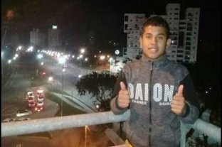 En Gálvez Cuestionan a autoridades de una escuela por la muerte de un chico - "Yo no quiero hacer juicio, ni ir contra la escuela. Solo pido que la gente causante de la muerte de mi hijo no dé más clases", pidió la madre de Joaquín Cavallero. Cuestionan a autoridades de una escuela por la muerte de un chico - "Yo no quiero hacer juicio, ni ir contra la escuela. Solo pido que la gente causante de la muerte de mi hijo no dé más clases", pidió la madre de Joaquín Cavallero.