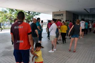 A poco menos de un mes de la Final Única de la Copa Sudamericana Hinchas de Colón "copan" el Cemafe en búsqueda de vacunas - Hinchas de Colón "copan" el Cemafe en búsqueda de vacunas -