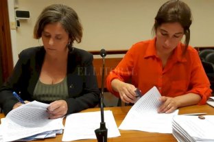 Tribunales "Caranchos": trece imputados por integrar asociación ilícita - La atribución delictiva fue realizada por las fiscales Mariela Jiménez y María Laura Urquiza. "Caranchos": trece imputados por integrar asociación ilícita - La atribución delictiva fue realizada por las fiscales Mariela Jiménez y María Laura Urquiza.