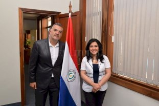 El turismo guaraní se prepara para la Final "El operativo será similar al de la visita del Papa" - La Ministra de Turismo de Paraguay, Sofía Montiel de Afara, junto al periodista Darío Pignata, enviado especial a Asunción para conocer todos los detalles acerca de cómo se prepara la capital guaraní para la Final Única de la Copa Sudamericana que jugará Colón el sábado 9 de noviembre contra los ecuatorianos. "El operativo será similar al de la visita del Papa" - La Ministra de Turismo de Paraguay, Sofía Montiel de Afara, junto al periodista Darío Pignata, enviado especial a Asunción para conocer todos los detalles acerca de cómo se prepara la capital guaraní para la Final Única de la Copa Sudamericana que jugará Colón el sábado 9 de noviembre contra los ecuatorianos.