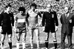 El Tate lo tuvo como rival, en sus tiempos de jugador, en 12 oportunidades... ¿Cómo le fue a Maradona cuando enfrentó a Unión? - ¿Cómo le fue a Maradona cuando enfrentó a Unión? -