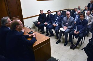 Abrieron el sobre con la oferta económica Se conoció el canon que pagaría el Nuevo Banco de Santa Fe como agente financiero - Gonzalo Saglione y Pablo Farías presidieron el acto de apertura de sobres, en el Salón Auditorio de la Casa Gris. Se conoció el canon que pagaría el Nuevo Banco de Santa Fe como agente financiero - Gonzalo Saglione y Pablo Farías presidieron el acto de apertura de sobres, en el Salón Auditorio de la Casa Gris.