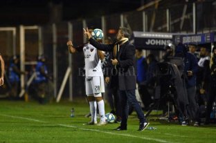 Colón de cara a Godoy Cruz por Superliga Ahora sí: Lavallén pone "todo" el lunes - Lunes 21 y martes 29. Para el próximo juego de local ante Godoy Cruz Antonio Tomba de Mendoza y el próximo partido de visitante ante River Plate en el Monumental de Núñez, la idea deportiva del entrenador es poner en campo el mejor equipo; es decir, el que jugará la Final Única. Luego, antes de ir a la Nueva Olla, analizaría qué hacer contra Atlético Tucumán. Ahora sí: Lavallén pone "todo" el lunes - Lunes 21 y martes 29. Para el próximo juego de local ante Godoy Cruz Antonio Tomba de Mendoza y el próximo partido de visitante ante River Plate en el Monumental de Núñez, la idea deportiva del entrenador es poner en campo el mejor equipo; es decir, el que jugará la Final Única. Luego, antes de ir a la Nueva Olla, analizaría qué hacer contra Atlético Tucumán.