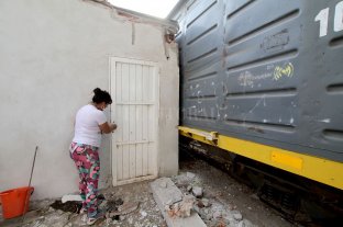 Comenzaría en diciembre de 2019 Catorce ofertas para concretar el Circunvalar Ferroviario Santa Fe - Con frecuencia, descarrila alguno de los trenes de carga que atraviesan zonas pobladas de la capital provincial, poniendo en riesgo a los vecinos y dañando sus viviendas. Catorce ofertas para concretar el Circunvalar Ferroviario Santa Fe - Con frecuencia, descarrila alguno de los trenes de carga que atraviesan zonas pobladas de la capital provincial, poniendo en riesgo a los vecinos y dañando sus viviendas.