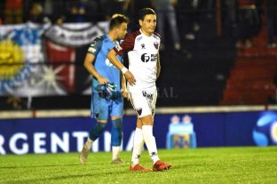 Todos los titulares para jugar el lunes Colón espera a Godoy Cruz con los 11 de Mineiro y Unión - Fernando Zuqui y el famoso "cara y ceca" de una misma moneda. Tuvo un partido muy bueno ante Estudiantes de Caseros, marcó los dos goles del equipo pero marró el último penal y Colón quedó eliminado de la Copa Argentina. Colón espera a Godoy Cruz con los 11 de Mineiro y Unión - Fernando Zuqui y el famoso "cara y ceca" de una misma moneda. Tuvo un partido muy bueno ante Estudiantes de Caseros, marcó los dos goles del equipo pero marró el último penal y Colón quedó eliminado de la Copa Argentina.