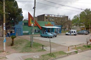 Santo Tomé Le robó hasta a la tía y quedó preso por agredir a un policía - odos los hechos fueron cometidos en inmediaciones del barrio Loyola, donde incluso asaltó a la cajera de un tradicional supermercado. Le robó hasta a la tía y quedó preso por agredir a un policía - odos los hechos fueron cometidos en inmediaciones del barrio Loyola, donde incluso asaltó a la cajera de un tradicional supermercado.