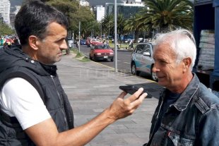El "Loco" Stelhick en Quito con El Litoral… "Jugador por jugador, Colón tiene más que Independiente" - Eduardo Stelhick, un conocedor a fondo del fútbol ecuatoriano en general y de Independiente del Valle en particular. Según él, la experiencia de Colón será la que incline la balanza a su favor en la gran final del 9N. "Jugador por jugador, Colón tiene más que Independiente" - Eduardo Stelhick, un conocedor a fondo del fútbol ecuatoriano en general y de Independiente del Valle en particular. Según él, la experiencia de Colón será la que incline la balanza a su favor en la gran final del 9N.