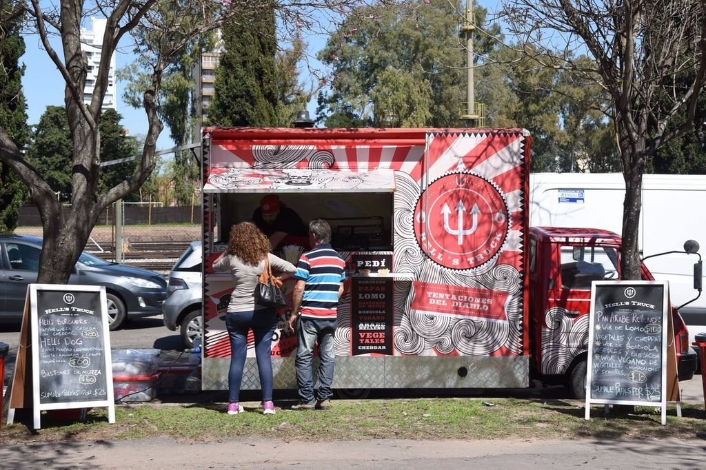 Los food trucks en Rosario nunca terminan de arrancar Mirador