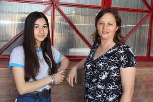 Contesta sobre economías latinoamericanas y el modelo agroexportador Alumna santotomesina está en la final de la Olimpíada Argentina de Historia - Respaldo. Julieta Loza junto a la docente Sandra Neumann, que es su tutora en la Olimpiada Argentina de Historia. La alumna representa a la Escuela Media N° 340 República del Perú de Santo Tomé. Alumna santotomesina está en la final de la Olimpíada Argentina de Historia - Respaldo. Julieta Loza junto a la docente Sandra Neumann, que es su tutora en la Olimpiada Argentina de Historia. La alumna representa a la Escuela Media N° 340 República del Perú de Santo Tomé.
