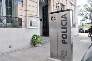 Inseguridad "Mechera" detenida en pleno centro de Santa Fe - La mujer fue trasladada a la Seccional 1era "Mechera" detenida en pleno centro de Santa Fe - La mujer fue trasladada a la Seccional 1era