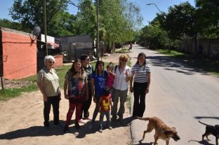 Vecinos pretenden ser dueños de la tierra La resistencia de Playa Norte - Juntas. Vecinas y manzaneras solidarias trabajan codo a codo para obtener el derecho a la tierra que ocupan. La resistencia de Playa Norte - Juntas. Vecinas y manzaneras solidarias trabajan codo a codo para obtener el derecho a la tierra que ocupan.