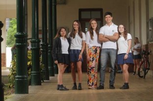 Construcción de ciudadanía y participación No estaban obligados, pero votaron por primera vez: "Queremos ser escuchados" - María Emilia Girolimetto, Lucía Pinatti, Joaquín Aguirre y Catalina Villordo, junto a la docente Vanina Reyes ofrecieron un diálogo profundo sobre el rol de los adolescentes en la sociedad y en la vida política: "Somos la generación futura y nos tienen que escuchar", reclamaron. No estaban obligados, pero votaron por primera vez: "Queremos ser escuchados" - María Emilia Girolimetto, Lucía Pinatti, Joaquín Aguirre y Catalina Villordo, junto a la docente Vanina Reyes ofrecieron un diálogo profundo sobre el rol de los adolescentes en la sociedad y en la vida política: "Somos la generación futura y nos tienen que escuchar", reclamaron.