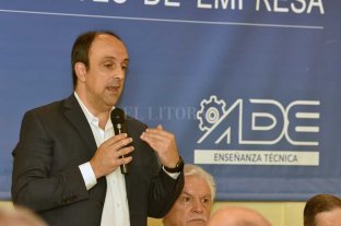 Última exposición del intendente en ADE José Corral, balance y el eje final de su gestión: el legado - Panel. El intendente y "El Cambio en Santa Fe", en la Asociación de Dirigentes de Empresas. José Corral, balance y el eje final de su gestión: el legado - Panel. El intendente y "El Cambio en Santa Fe", en la Asociación de Dirigentes de Empresas.