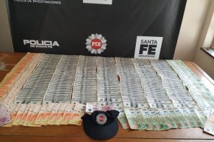 En barrio San José Millonario robo de una empleada infiel - Con parte del botín, los ladrones compraron una camioneta, un equipo de música y zapatillas, entre otras cosas. Millonario robo de una empleada infiel - Con parte del botín, los ladrones compraron una camioneta, un equipo de música y zapatillas, entre otras cosas.