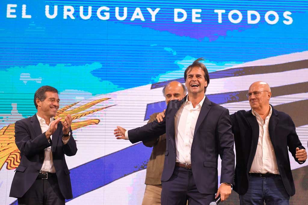 Elecciones En Uruguay: Lacalle Pou Saca Ventaja Pero Deberá Esperar El ...