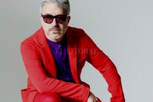 Entrevista a Manuel Moretti Mañana es mejor - "Cuando se escucha el disco, me parece muy cantable y emocional", afirma Manuel Moretti sobre "Las lunas". Mañana es mejor - "Cuando se escucha el disco, me parece muy cantable y emocional", afirma Manuel Moretti sobre "Las lunas".