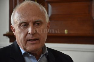 Se constituirá la Cámara Baja para los próximos cuatro años Juran los 50 diputados y elegirán a Miguel Lifschitz como presidente - Miguel Lifschitz pasará a presidir Diputados. Juran los 50 diputados y elegirán a Miguel Lifschitz como presidente - Miguel Lifschitz pasará a presidir Diputados.