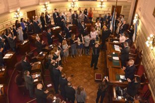 Juramentos, celebraciones y mucha tensión política en la sesión preparatoria Los senadores del PJ siguen en un bloque, pero ya votaron divididos - Los senadores del PJ siguen en un bloque, pero ya votaron divididos -