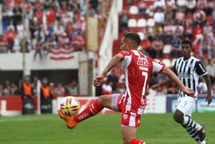 Jugará para Talleres este sábado Fragapane, sobre Unión: "Mucha fuerza no hicieron" - Franco Fragapane, con la camiseta de Unión, domina la pelota en un partido ante Talleres, el último entre los dos equipos y que finalizó con el triunfo tatengue por 2 a 1 en setiembre del año pasado. A esa altura, nada hacía suponer que Fragapane terminaría jugando en la Docta. Fue una de las grandes novelas del último mercado de pases. Fragapane, sobre Unión: "Mucha fuerza no hicieron" - Franco Fragapane, con la camiseta de Unión, domina la pelota en un partido ante Talleres, el último entre los dos equipos y que finalizó con el triunfo tatengue por 2 a 1 en setiembre del año pasado. A esa altura, nada hacía suponer que Fragapane terminaría jugando en la Docta. Fue una de las grandes novelas del último mercado de pases.