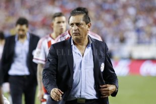 Va a dirigir hasta el partido con Arsenal... Se formaliza la salida de Lavallén como DT, ¿Viene Ramón? - Ramón Díaz, uno de los nombres que seduce a la dirigencia sabalera. Se formaliza la salida de Lavallén como DT, ¿Viene Ramón? - Ramón Díaz, uno de los nombres que seduce a la dirigencia sabalera.