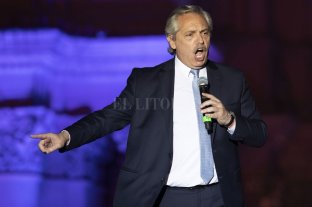 Una medida de excepción que rige con la Constitución reformada Desde 1994 se dictaron 700 DNU: Fernández ya firmó el primero - Desde 1994 se dictaron 700 DNU: Fernández ya firmó el primero -